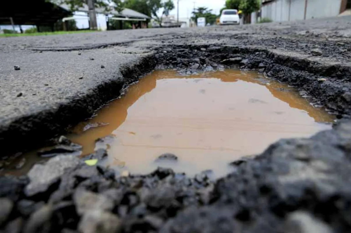 Esquina das ruas Girassol e Cravina: motoristas têm de ser cada vez mais cautelosos para desviar do perigo