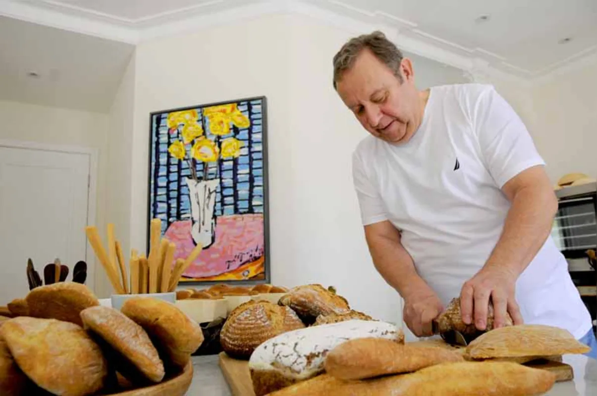 O advogado Carlos Alberto Francovig Filho tem a panificação como hobby: "As pessoas deviam fazer pão em casa, é algo prazeroso"