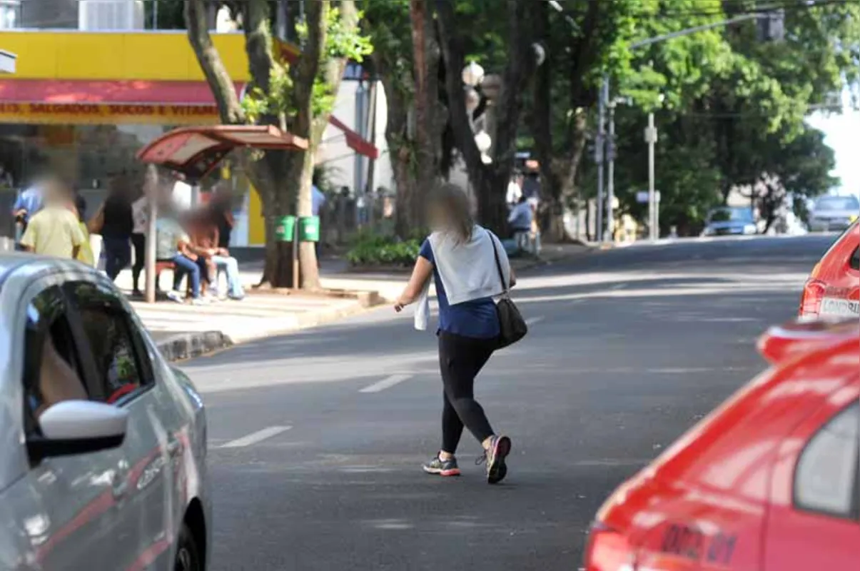 Para alguns, "mexer no bolso" faria com que pedestres e ciclistas passassem a respeitar as normas de trânsito