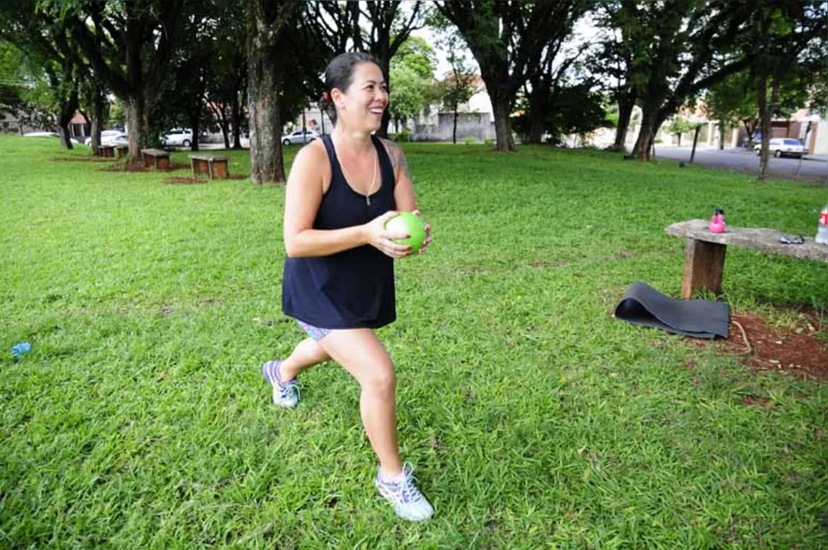 "Meu corpo funciona melhor e isso me motiva", afirma Simone Araki Coutinho, começou no verão passado a mudar os hábitos que estão garantindo um corpo e uma saúde adequados para este verão