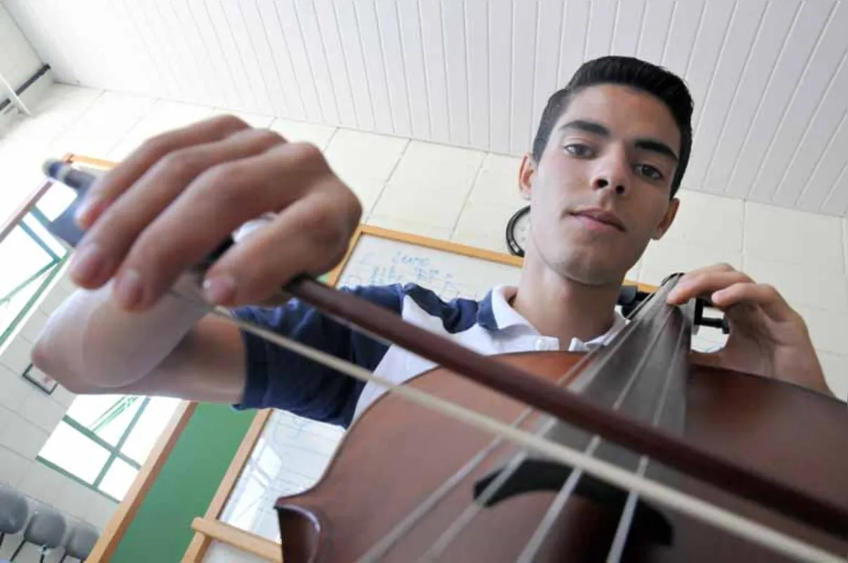 Matheus Oliveira Ribeiro, 20 anos:"Com a música, minha vida mudou bastante"