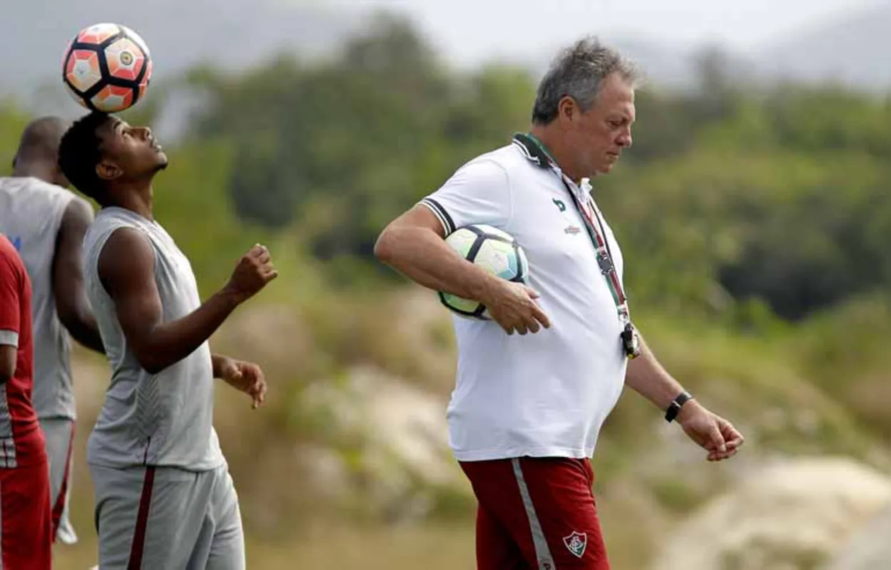 Diretoria se interessou pelo treinador do Fluminense devido ao perfil vencedor e experiente