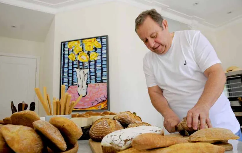 O advogado Carlos Alberto Francovig Filho tem a panificação como hobby: "As pessoas deviam fazer pão em casa, é algo prazeroso"