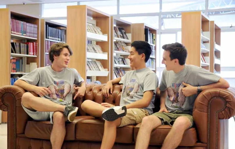 Aos 16 anos, João Vitor Calvo, Paulo Okuno e Enzzo Liberatti desenvolvem a empatia através do trabalho voluntário: conduta iniciada na escola será levada para a vida toda