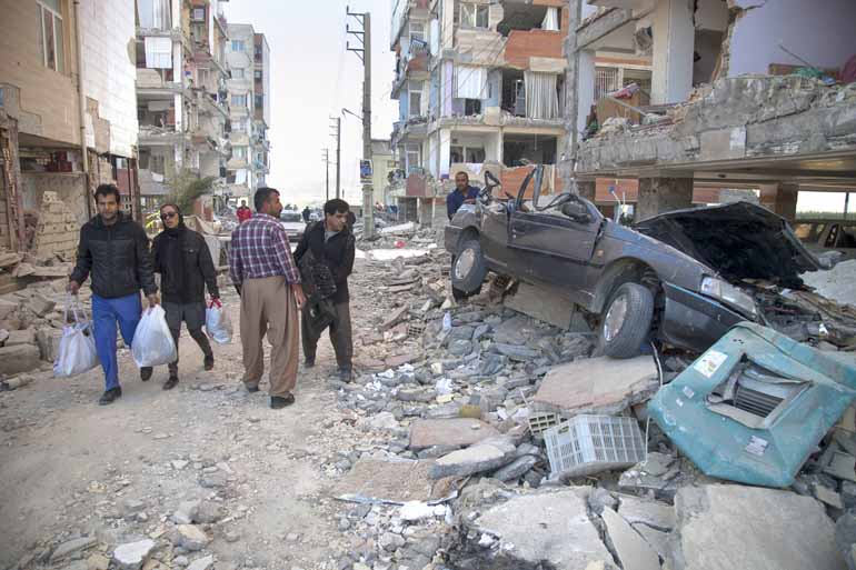 Farzad Menati/Tasnim News/AFP - Região mais atingida foi a de Sar-e Pol-e Zahab; hospital e metade das escolas ficaram danificados Farzad Menati/Tasnim News/AFP - Região mais atingida foi a de Sar-e Pol-e Zahab; hospital e metade das escolas ficaram danificados