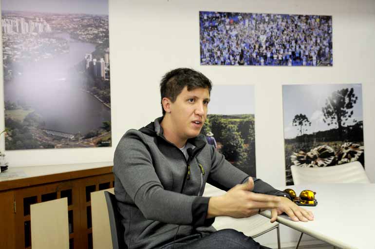 Saulo Ohara - Formado em Direito e Ciências Sociais, Gabriel da Silva, 28, atua como voluntário na Itália, recebendo crianças e adolescentes refugiados. Veja vídeo utilizando a tecnologia da Realidade Aumentada Saulo Ohara - Formado em Direito e Ciências Sociais, Gabriel da Silva, 28, atua como voluntário na Itália, recebendo crianças e adolescentes refugiados. Veja vídeo utilizando a tecnologia da Realidade Aumentada