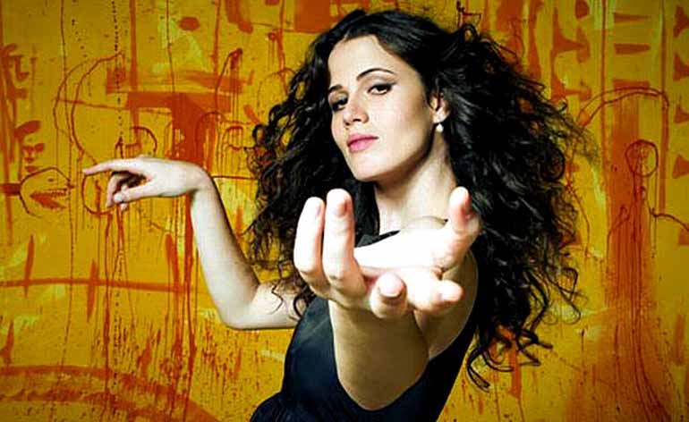 Ana Canãs: "A força gerada pela união da classe artística será a solução para conter o retrocesso cultural que o país atravessa"