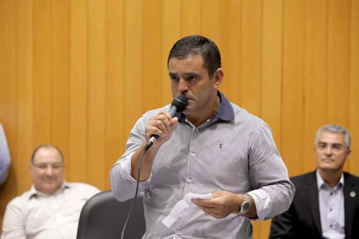 Estevão da Zona Sul não quis comentar ontem sua expulsão da sigla, mas em dezembro disse à FOLHA que votou com "sua consciência" pelo reajuste do IPTU
