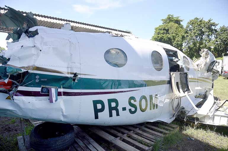 Destroços da aeronave que caiu no mar de Paraty e matou o ministro do STF Teori Zavascki e mais quatro pessoas em 19 de janeiro de 2017