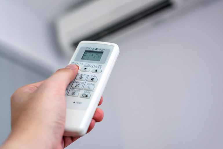 Shutterstock - A intensificação do uso do ar-condicionado contribui para o aumento da demanda pela energia elétrica no período Shutterstock - A intensificação do uso do ar-condicionado contribui para o aumento da demanda pela energia elétrica no período