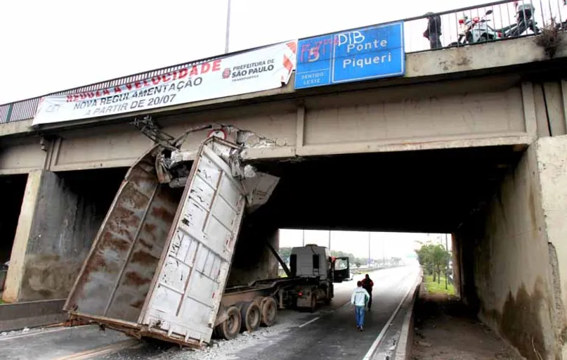 Acidente ocorrido em julho de 2015, na Marginal Tietê em São Paulo