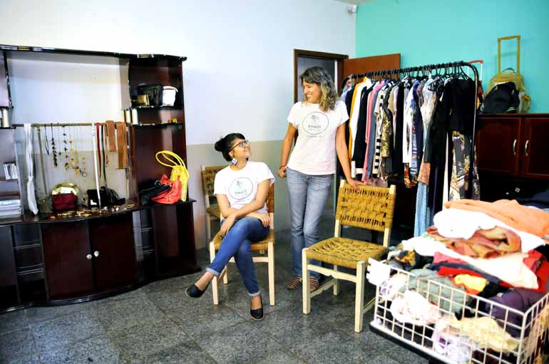Gina Mardones - Projeto Emaús: ecolojas geram renda para investimento em projetos sociais Gina Mardones - Projeto Emaús: ecolojas geram renda para investimento em projetos sociais