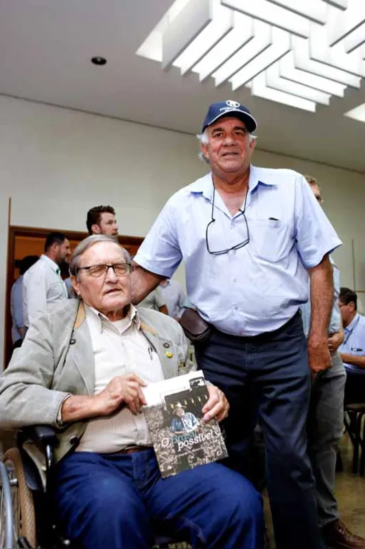 Imagem ilustrativa da imagem Deputados Alex Canziani e Tiago Amaral visitam hospital em Tamarana
