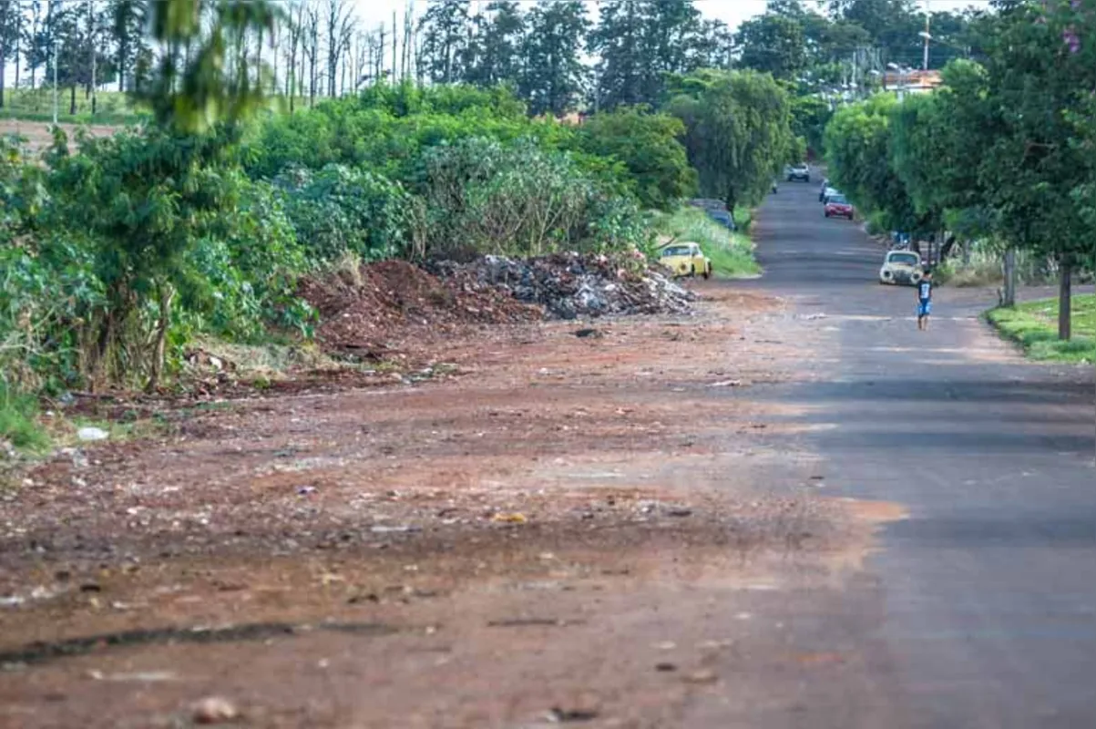 Equipes da CMTU retiraram 723 m³ de entulhos do jardim São Jorge, suficientes para encher 70 caminhões