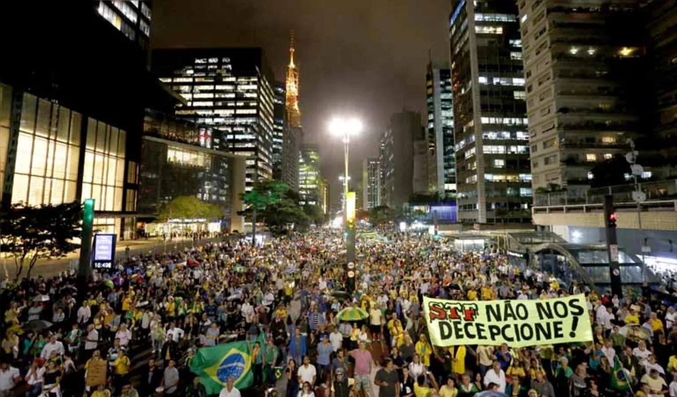 Manifestantes ocuparam pelo menos oito quarteirões da avenida Paulista