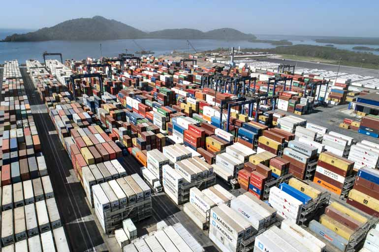 De acordo com analistas, o empresário que manteve a cultura exportadora mesmo com um dólar baixo, vai passar por um momento bom agora: ganho de mercado e competitividade