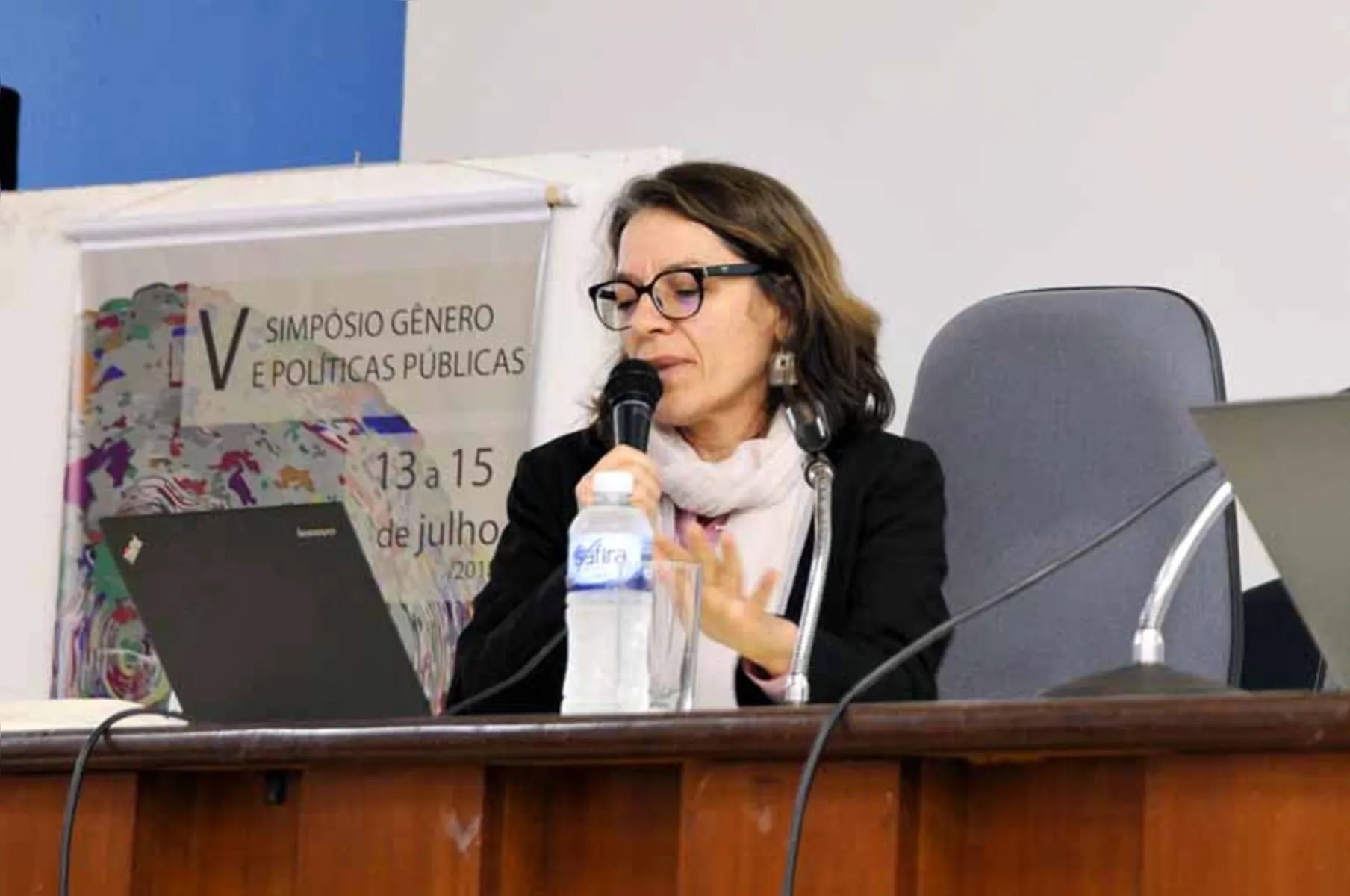 Em simpósio sobre "Gênero e Políticas Públicas", a pesquisadora Tereza Sacchet discutiu a representatividade feminina na política