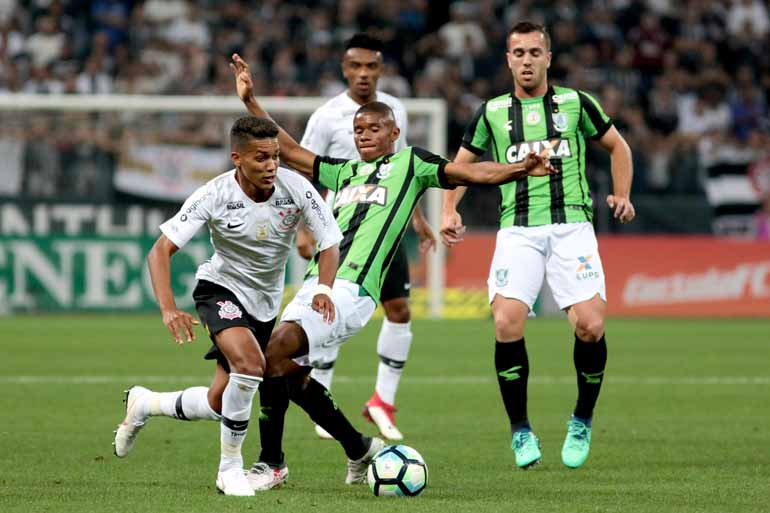Triunfo em jogo sonolento em São Paulo alivia pressão sobre novo treinador corintiano