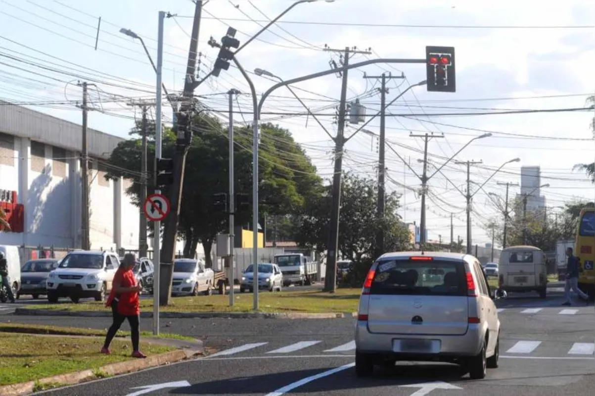Semáforos na avenida Luigi Amorese começaram a funcionar na quinta: reivindicação antiga