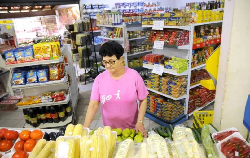 Na zona leste, Maria Rosa de Moraes Martins aposta nos preços baixos para conquistar os consumidores