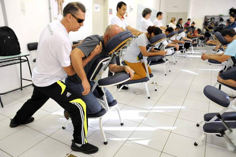 Gina Mardones - Oito alunos com deficiência visual fazem o curso técnico no IFPR Gina Mardones - Oito alunos com deficiência visual fazem o curso técnico no IFPR