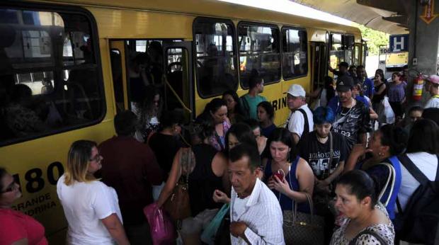 Comissão indica ao prefeito nova licitação para o transporte público em Londrina