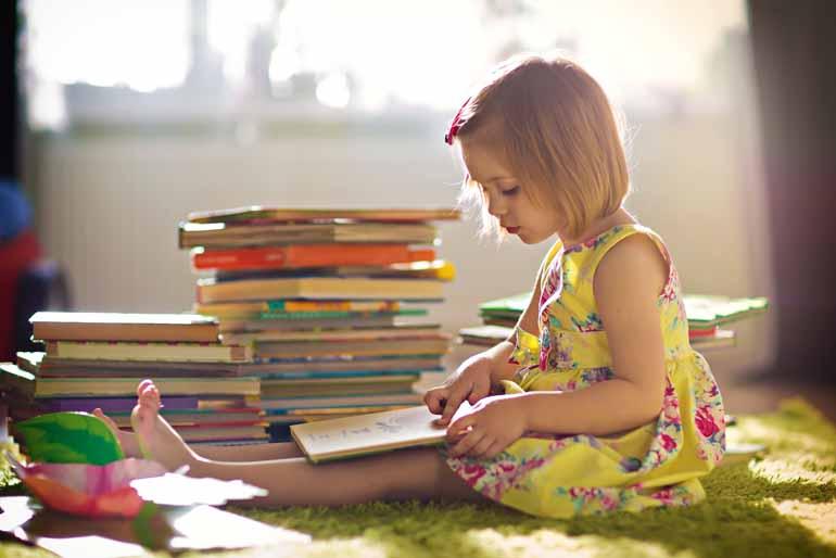 Shutterstock - Atualmente, as imagens presentes nos livros devem ser entendidas também como um código de escrita Shutterstock - Atualmente, as imagens presentes nos livros devem ser entendidas também como um código de escrita