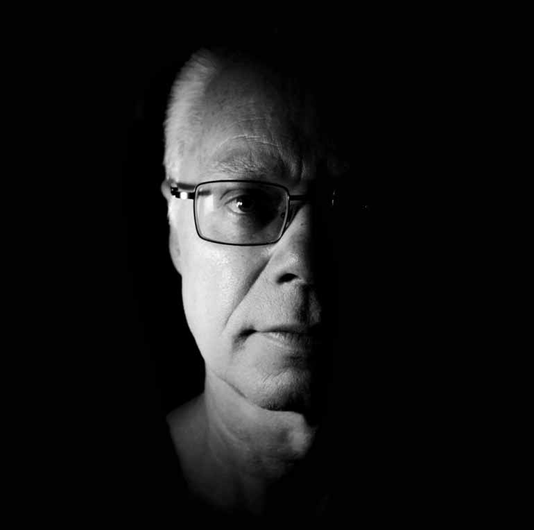 Dinovaldo Giliolli: poemas curtos, com fina ironia, transitando por temas diversos