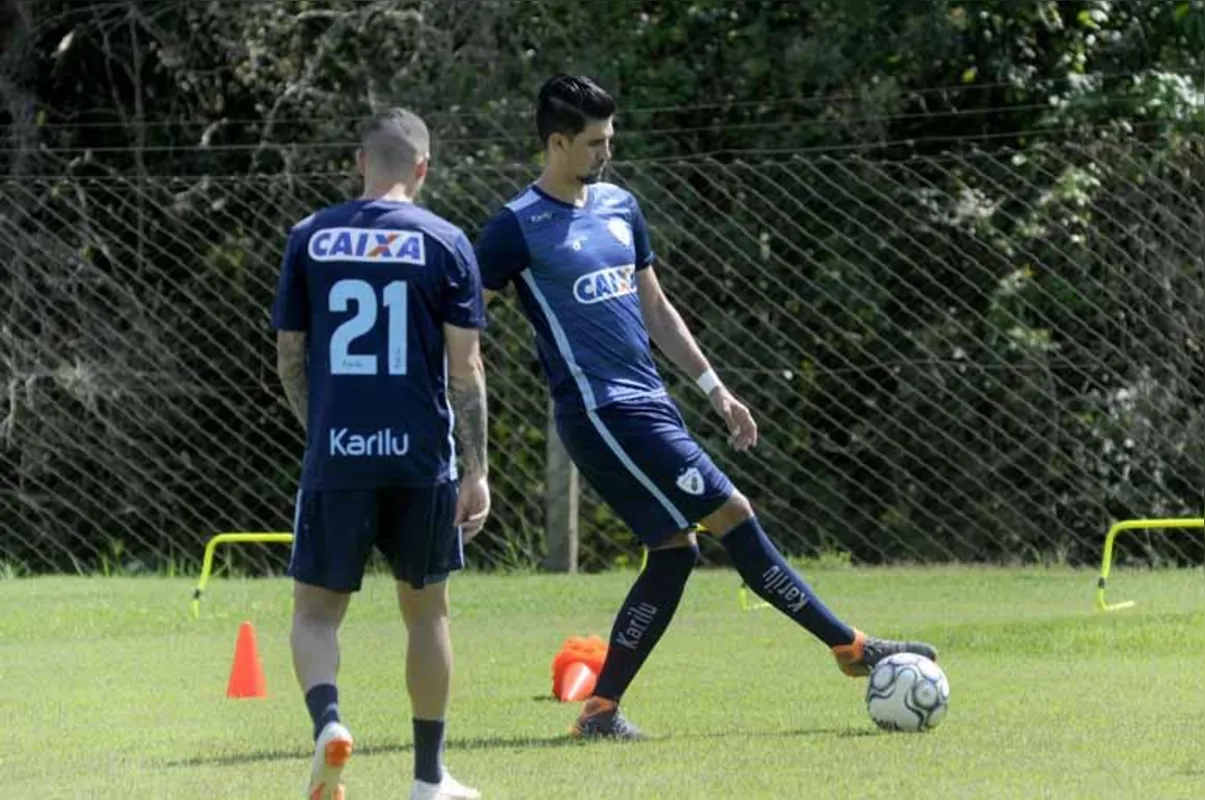 Leandro Almeida substitui o lesionado Dirceu e será uma das novidades do time