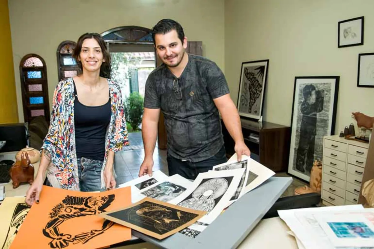 Carolina Sobreira e Raphael Menten, organizadores do evento: feira e mostra de arte para difundir a gravura