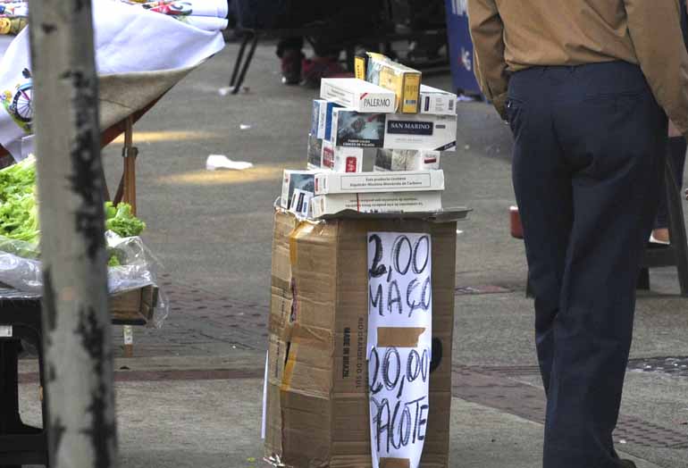 Mesmo que consumo de cigarros ilegais tenha sido reduzido nos últimos dois anos, nas ruas de Londrina a oferta é grande
