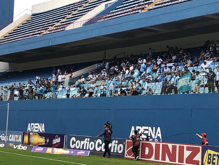 Lucio Flávio Cruz - Dez ônibus de torcedores alvicelestes foram até a Arena Barueri