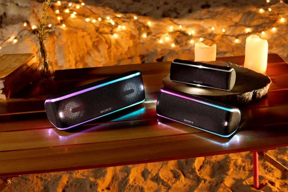 SRS-XB41, da Sony, possui luzes que podem ser ativadas para dançar conforme a batida e efeitos de DJ que podem ser personalizados por aplicativo