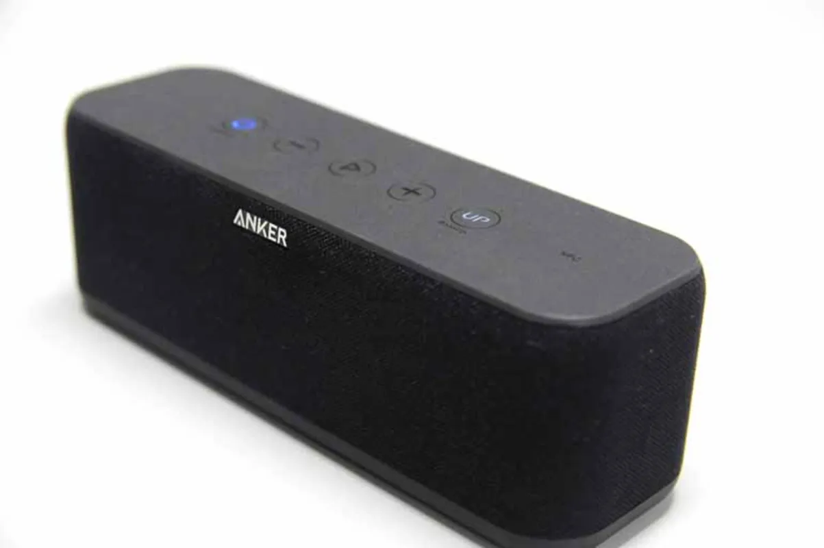 SoundCore Boost Bluetooth, da Anker, tem o grave ajustável por meio de um botão