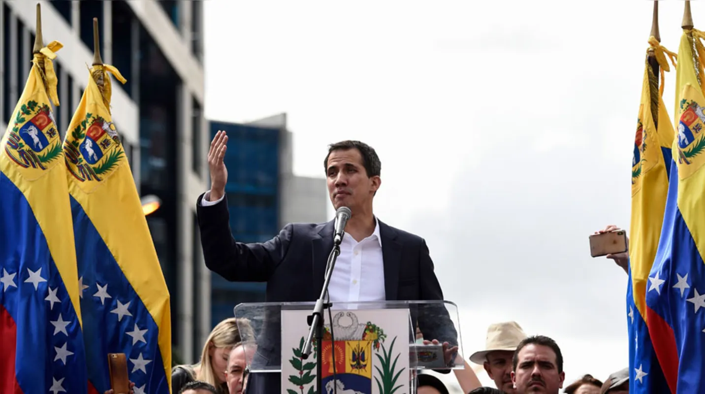 Imagem ilustrativa da imagem Líder da oposição se declara como presidente interino na Venezuela