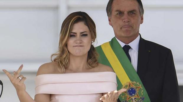 Resultado de imagem para michelle bolsonaro libras