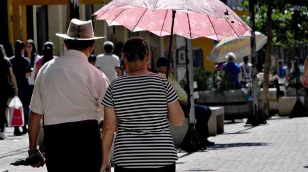 Gina Mardones - Previsão é que os termômetros registrem uma leve queda somente na próxima segunda-feira Gina Mardones - Previsão é que os termômetros registrem uma leve queda somente na próxima segunda-feira