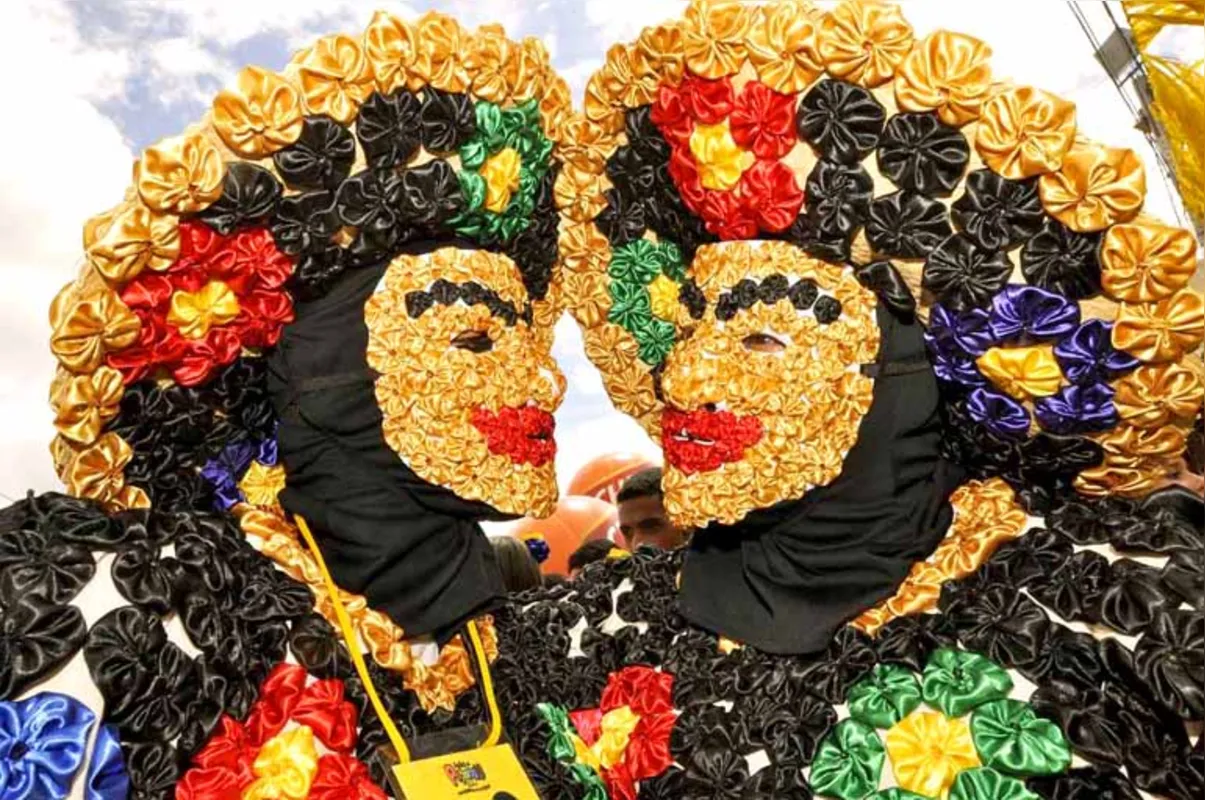 Desfile dos Papangus no Carnaval de Bezerros, um dos mais tradicionais de Pernambuco