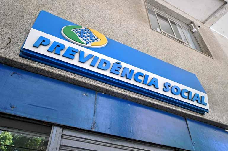 Carl de Souza/AFP - Advogados que atuam na área previdenciária consideram dura a proposta de reforma da Previdência apresentada pelo governo