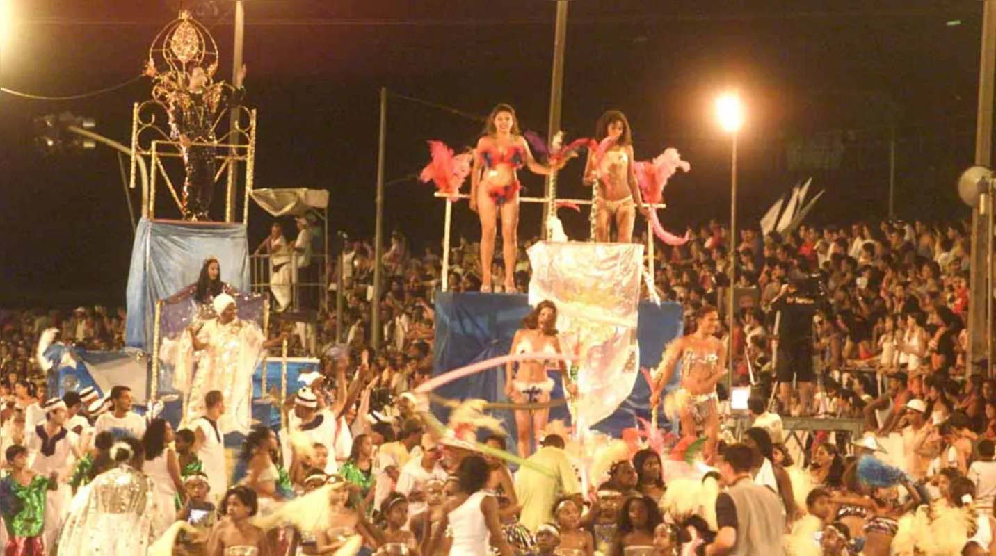 No Carnaval de 2003, a Unidos do Jardim do Sol levou ao Autódromo desfile com o tema "O samba faz escola"