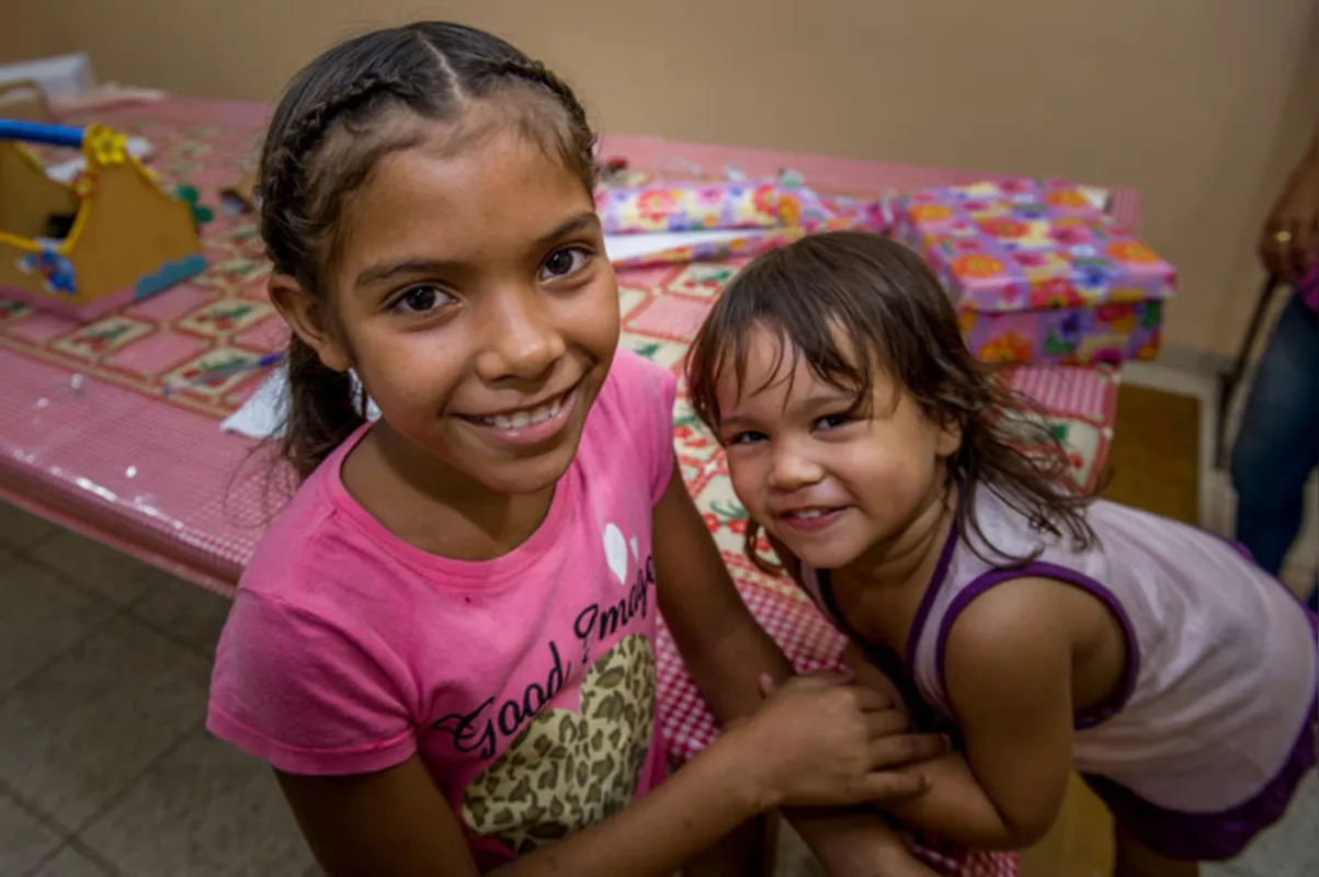Magyen Gutierrez e Helen Contreras vivem com familiares em Goioerê