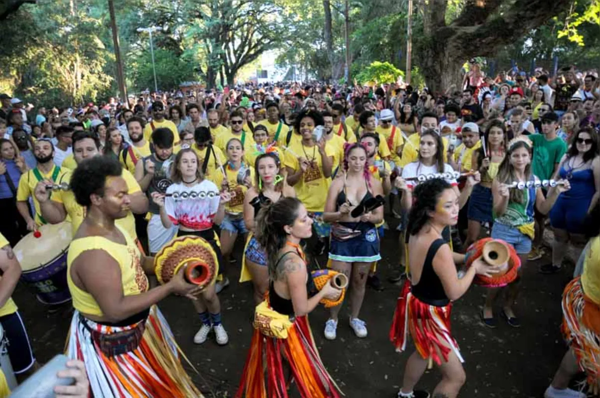 Imagem ilustrativa da imagem Bafo Quente 'abafa' e reúne 25 mil foliões em Londrina