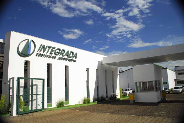 Cooperativa soma 64 unidades de recebimento, 9,8 mil cooperados e 1,7 mil funcionários