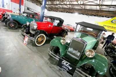 Modelos como o Mercedes Benz, ano 1971; Erskine, 1928; moto BMW, 1951; Aero Willys, 1965; VW 1600 (Zé do Caixão), 1969; Ford A, 1931 estão entre as relíquias trazidas pelo Clube do Carro Antigo
