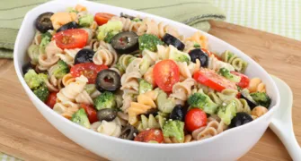 Verão: tempo de comidas leves e saladas que valem uma refeição