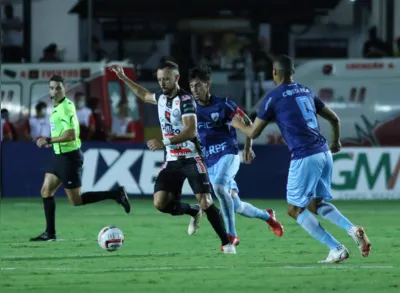 Imagem ilustrativa da imagem Com um a menos, Londrina fica no empate com o Operário
