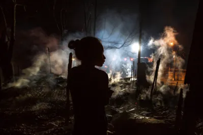 Imagem de uma menina indígena após incêndio é uma das que compõem a mostra