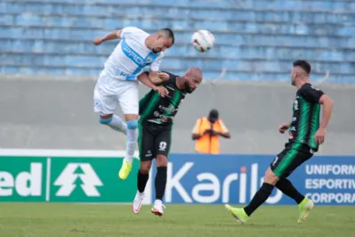 Imagem ilustrativa da imagem LEC vence Maringá de virada em estreia no Paranaense