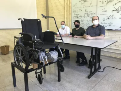 Imagem ilustrativa da imagem Pesquisadores da UEL inovam com tecnologia em cadeira de rodas