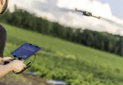 Drones, inteligência artificial e robôs estão auxiliando o fazendeiro nos cenários mais longínquos do Brasil